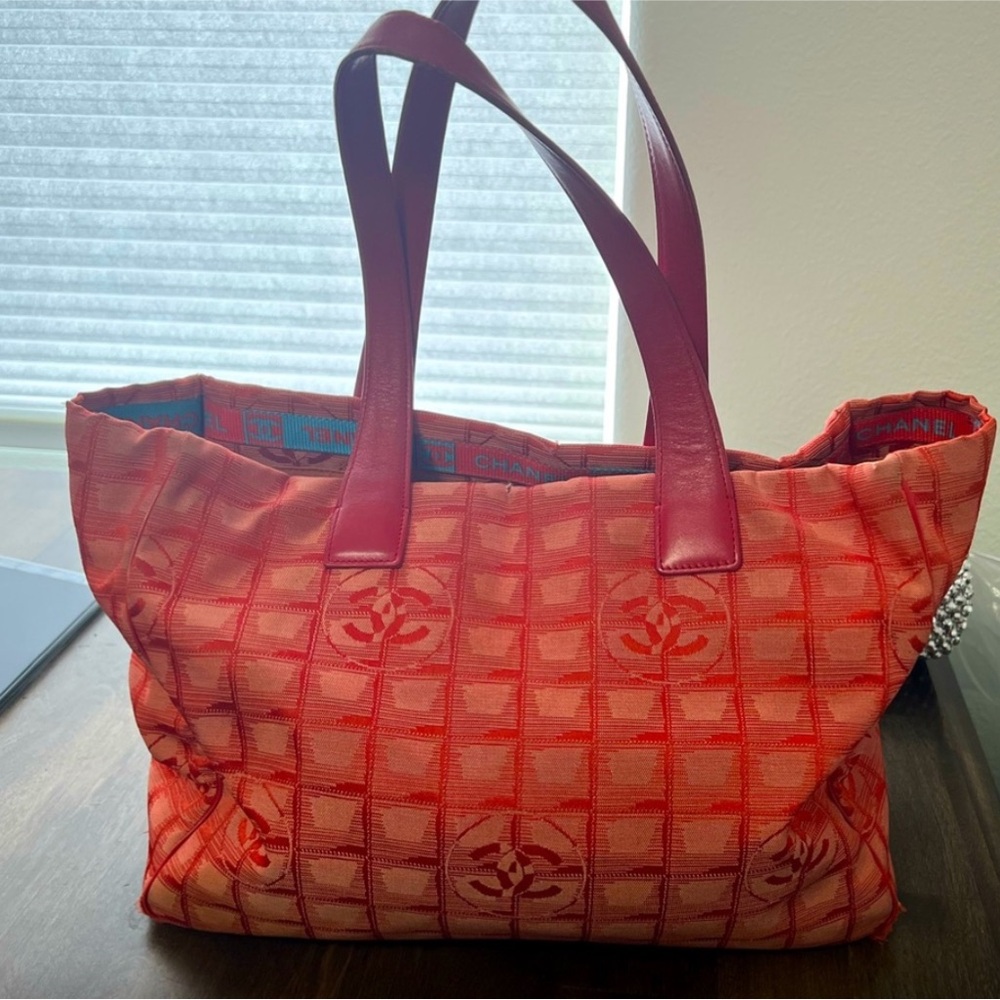 ❤️Chanel Red Travel Ligne Nylon Tote (unique color)